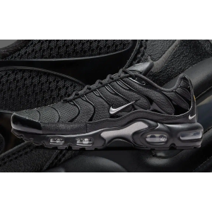 nike-air-max-plus-black-metallic-silver-DX8971-001-1120x700.jpg