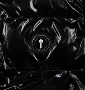 trapstar-womens-irongate-puffer-jacket-shiny-black-906541_590x_dadb1dfe-a0ad-4c2e-b06c-192d8d8cd0b6
